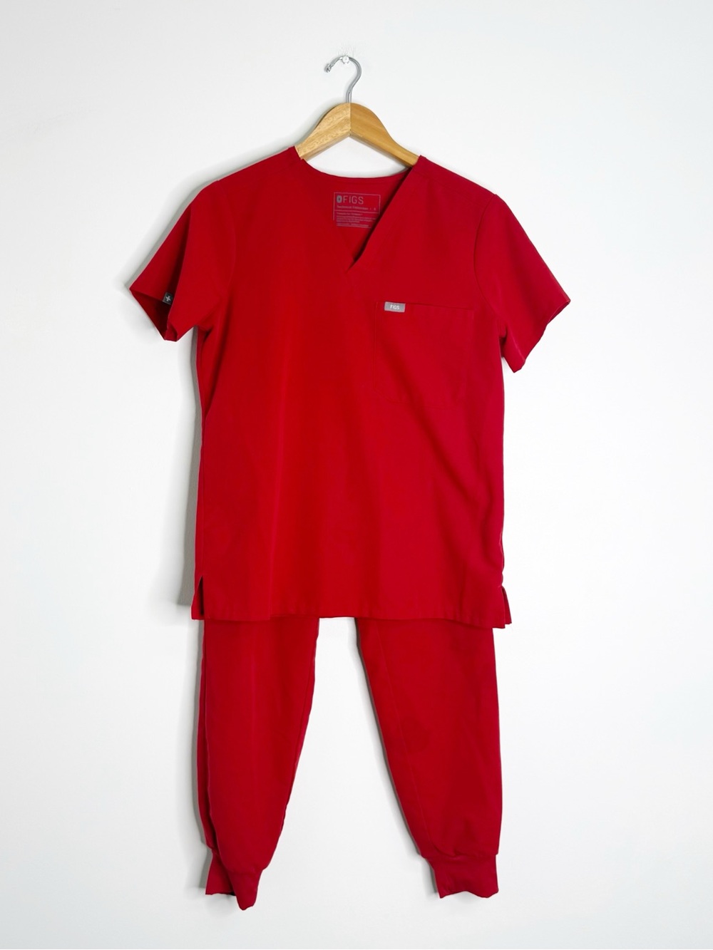FIGS Catarina Top & Zamora Jogger Scrub Set Size Small Red